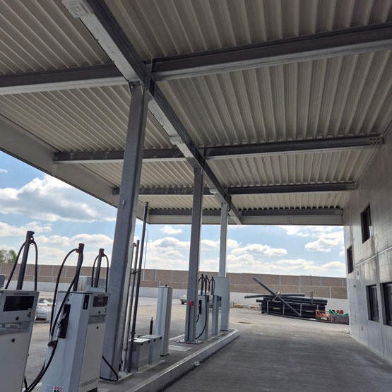 Hubers Landhendl Tankstelle