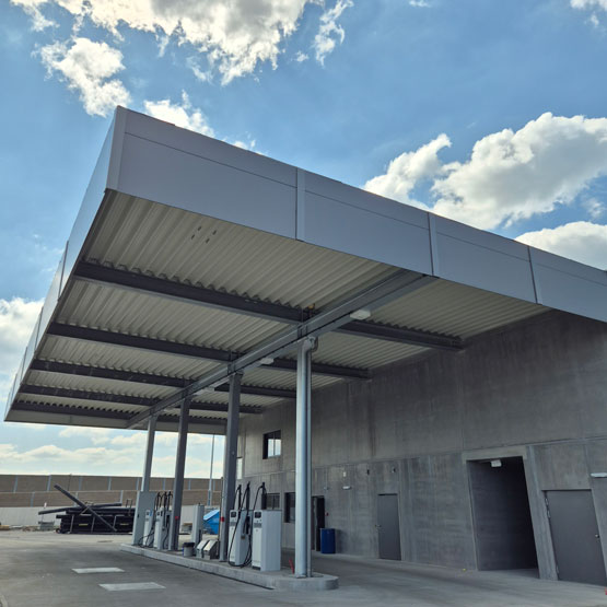 Hubers Landhendl Tankstelle